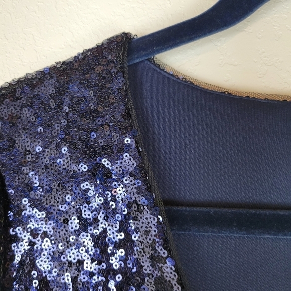 NWT DKNY Long Sleeve Side-Ruched Sequin Gown in Navy Size 6 - Picture 8 of 16